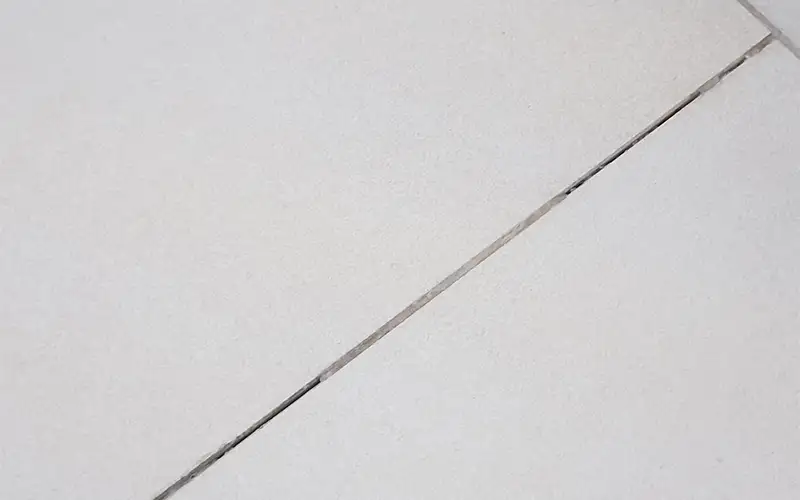 cracked grout or a loose tiles grount on floor tiles in Dubai